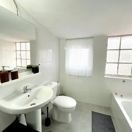 Casa de hóspedes Cost - Close To The Alameda And Arroios Metro Stations In *