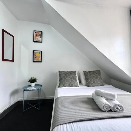 Cost - Close To The Alameda And Arroios Metro Stations In *