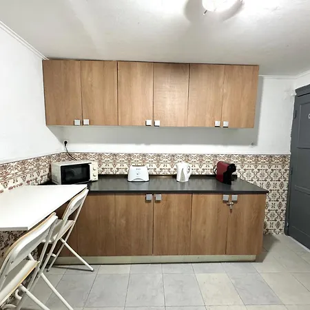 Cost - Close To The Alameda And Arroios Metro Stations In Casa de hóspedes *